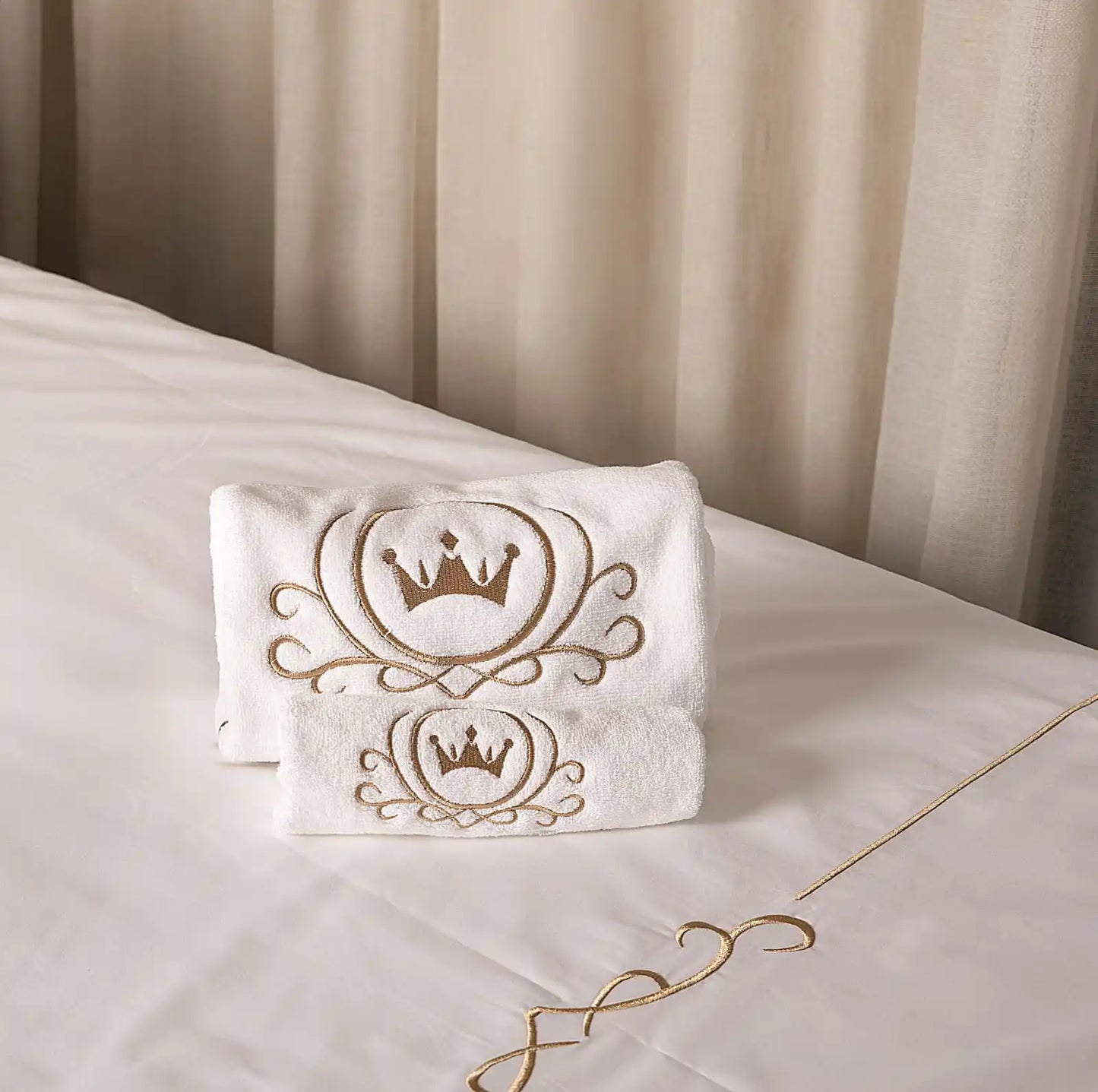 Mail's Home Juego de colcha de cama blanca de algodón natural 2025 con funda de almohada bordada + manta + toallas de sábana