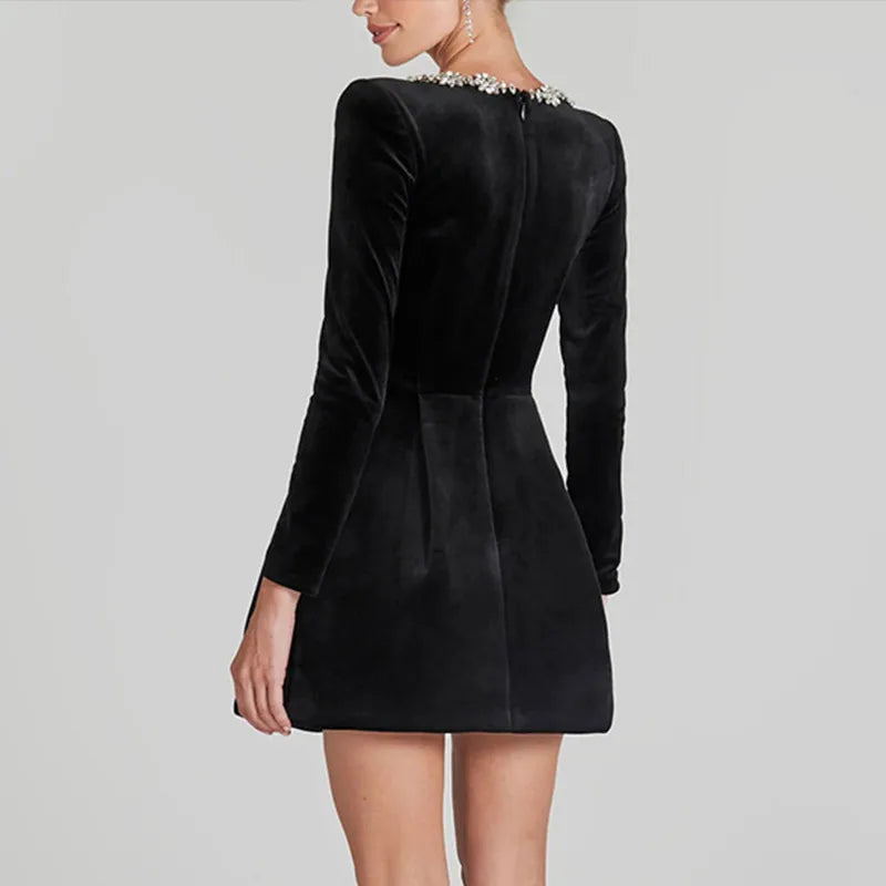 Vestidos elegantes lisos con cuello de pico para mujer, minivestidos femeninos de terciopelo rojo con tirantes y espalda descubierta, moda de línea A para fiesta de otoño 2024