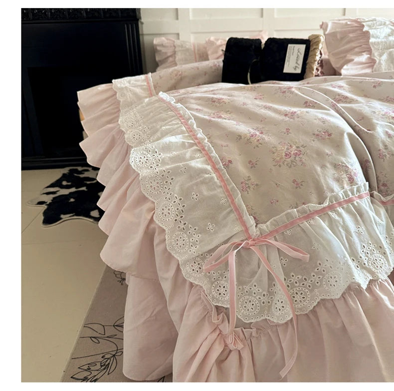 Juego de Ropa de Cama de Algodón 100% con Volantes de Encaje de Doble Capa y Diseño Floral Rosa, Incluye Funda Nórdica, Sábana, Falda de Cama, Sábana Ajustable y Fundas de Almohada (4 Piezas)