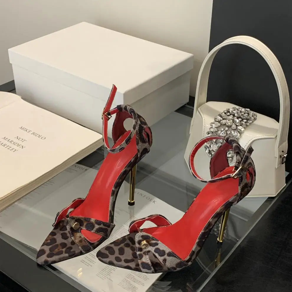 Sandalias de tacón alto para mujer, con estampado de leopardo, talla grande, con remaches metálicos huecos y puntiagudos, electrochapadas, para fiesta y discoteca, 2026