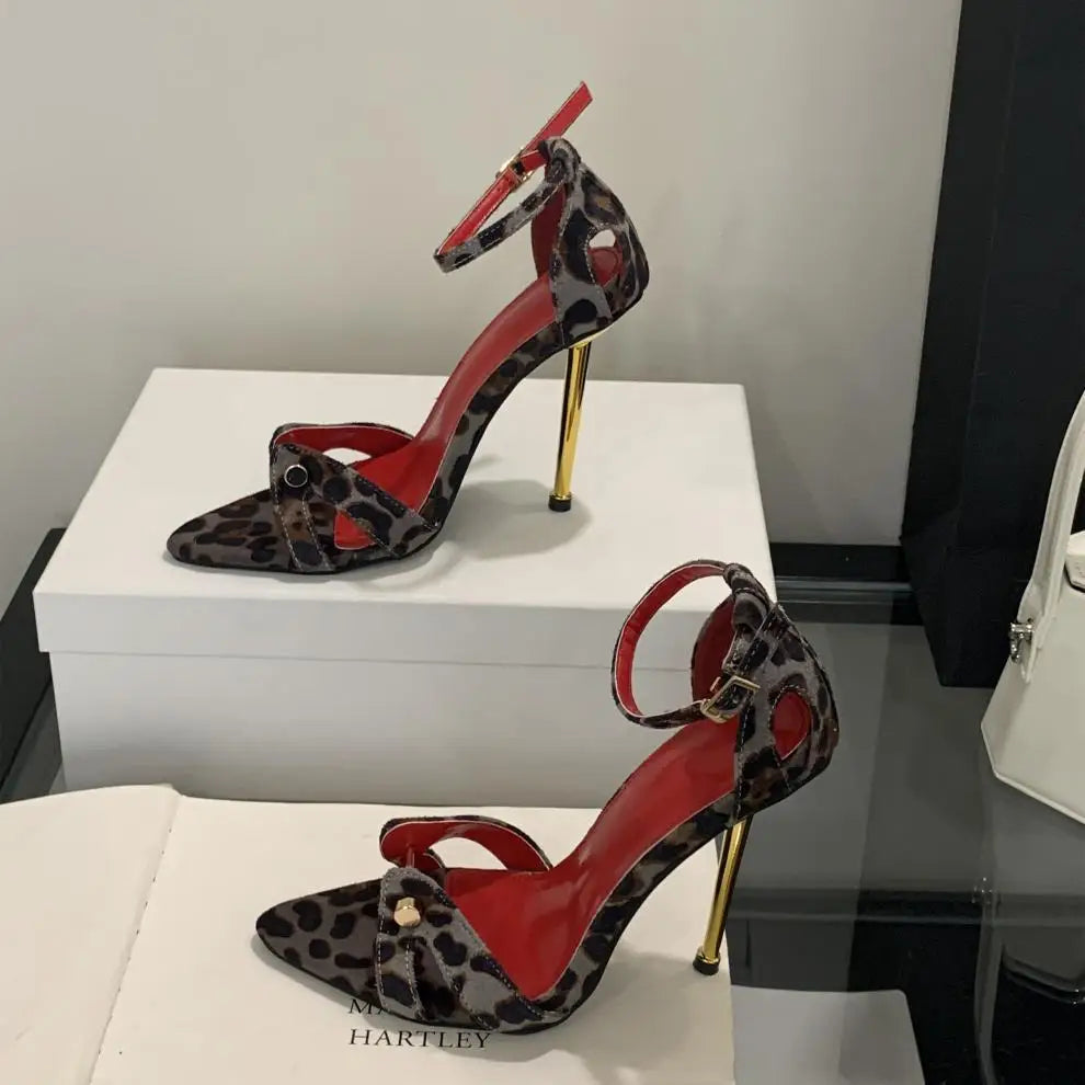 Sandalias de tacón alto para mujer, con estampado de leopardo, talla grande, con remaches metálicos huecos y puntiagudos, electrochapadas, para fiesta y discoteca, 2026