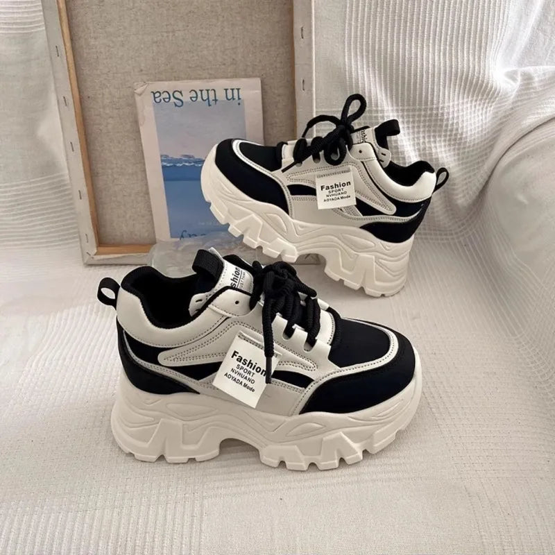Zapatillas de plataforma para mujer, nuevas zapatillas vulcanizadas resistentes al desgaste para otoño, zapatos de moda con cordones para mujer, zapatos informales de entrenamiento