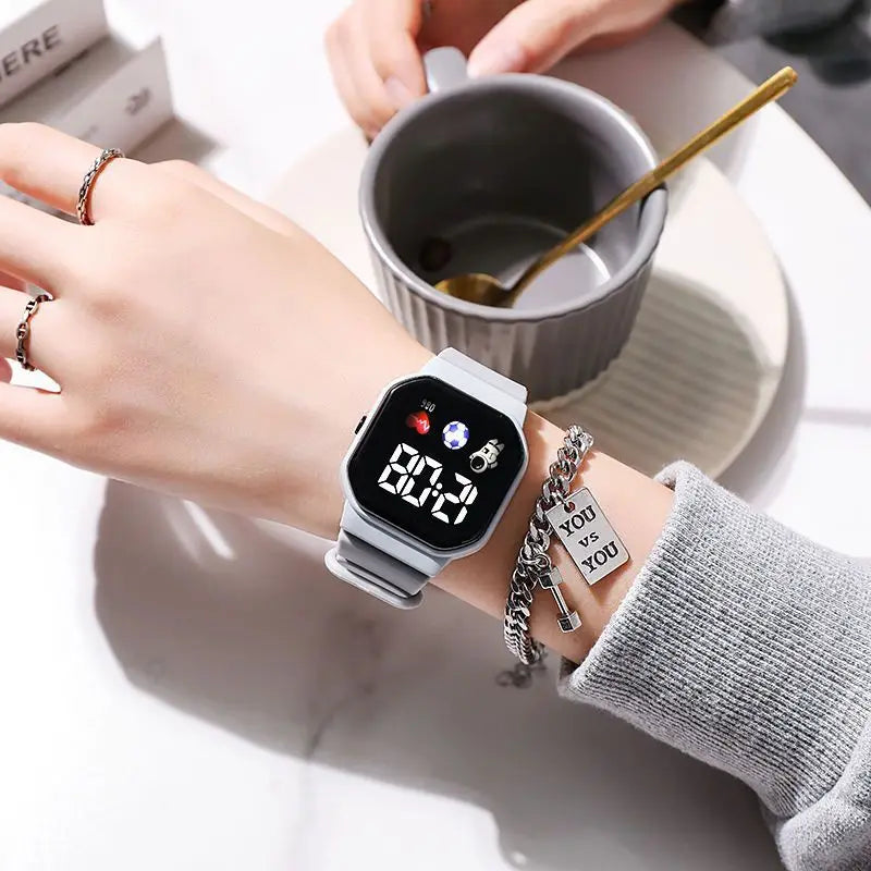 Reloj Deportivo para Niños, Relojes Digitales LED, Correa de Silicona de Fútbol, Reloj de Pulsera Electrónico Impermeable para Niños y Niñas, Regalos