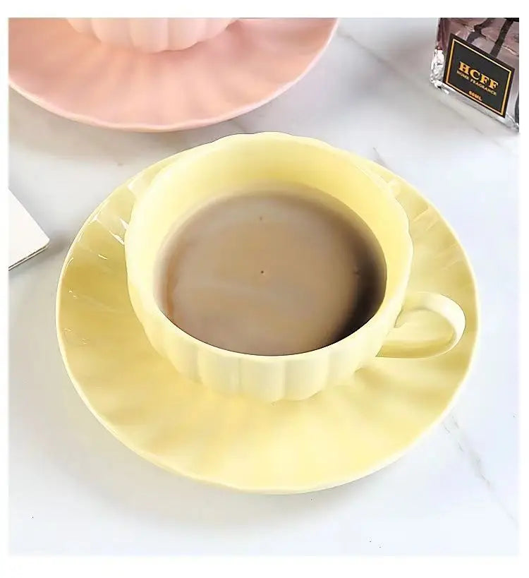 Taza de café de calabaza creativa para colgar en la oreja, nuevo juego de Taza y plato de cerámica, diseño pequeño Sense Home Fairy Taza y plato