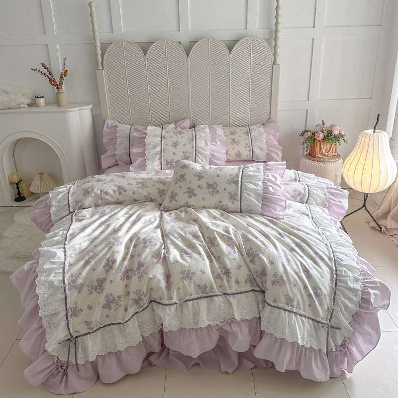 Juego de Ropa de Cama de Algodón 100% con Volantes de Encaje de Doble Capa y Diseño Floral Rosa, Incluye Funda Nórdica, Sábana, Falda de Cama, Sábana Ajustable y Fundas de Almohada (4 Piezas)