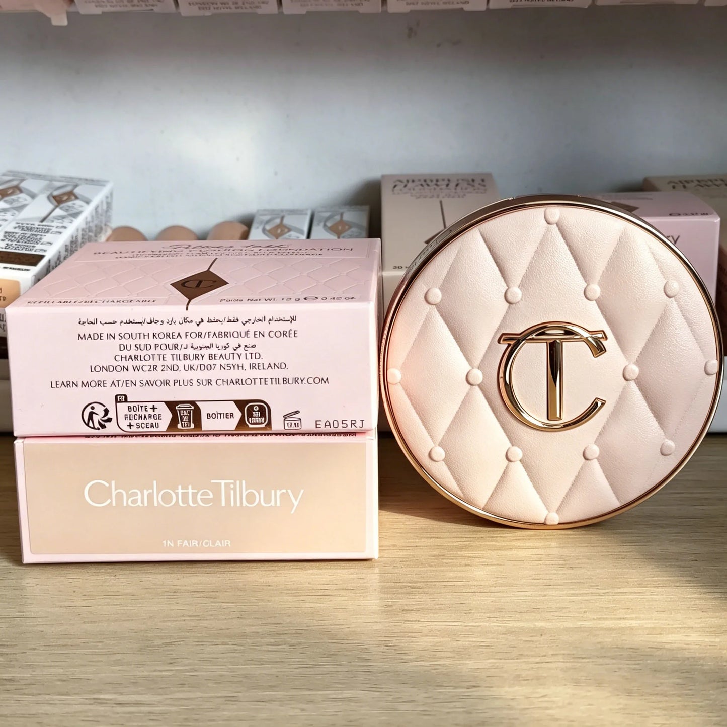 Base de Maquillaje en Cojín Charlotte Tilbury CT By The Pillow, Corrector de Larga Duración, Base de Maquillaje Suave, Ligera e Hidratante