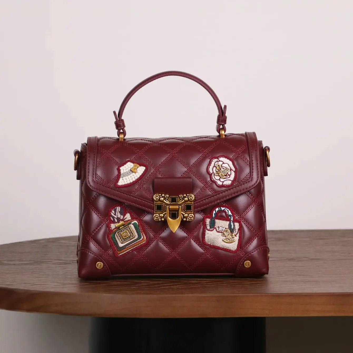 2026 nueva moda impresa bolso de remache personalizado con alto sentido de lujo y contraste retro, bolso de mensajero de un solo hombro ingenio
