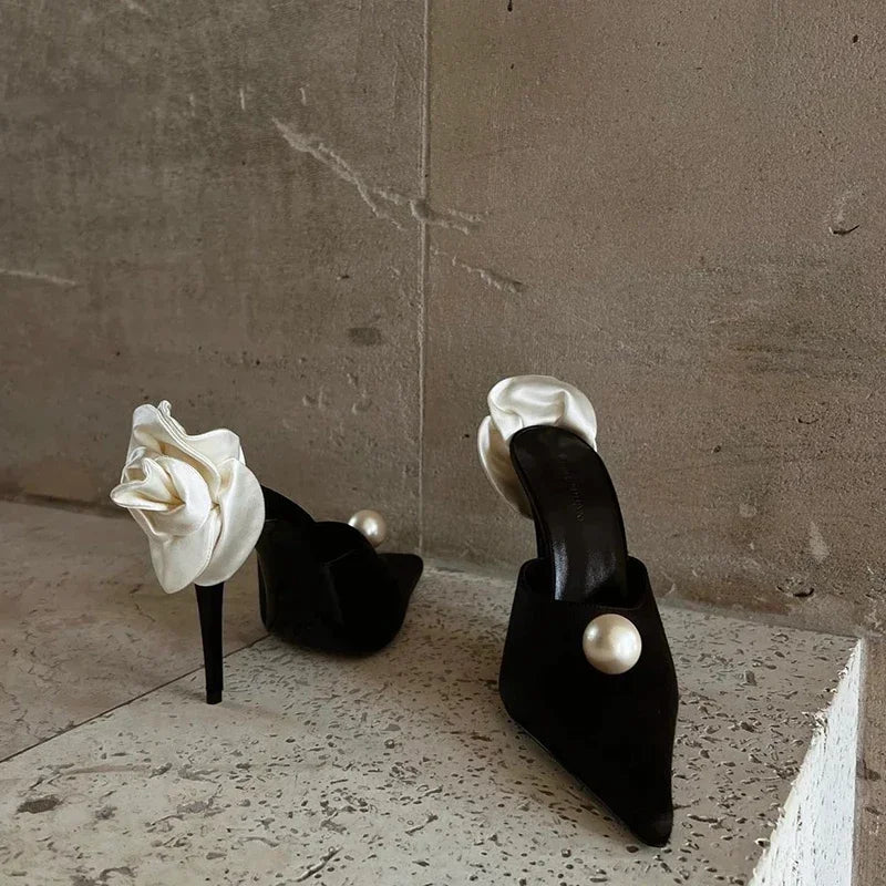 Zapatillas de tacón alto de satén negro, novedad de primavera y verano, tacones altos con perlas, tacones de aguja para mujer, sandalias rosas blancas para fiesta