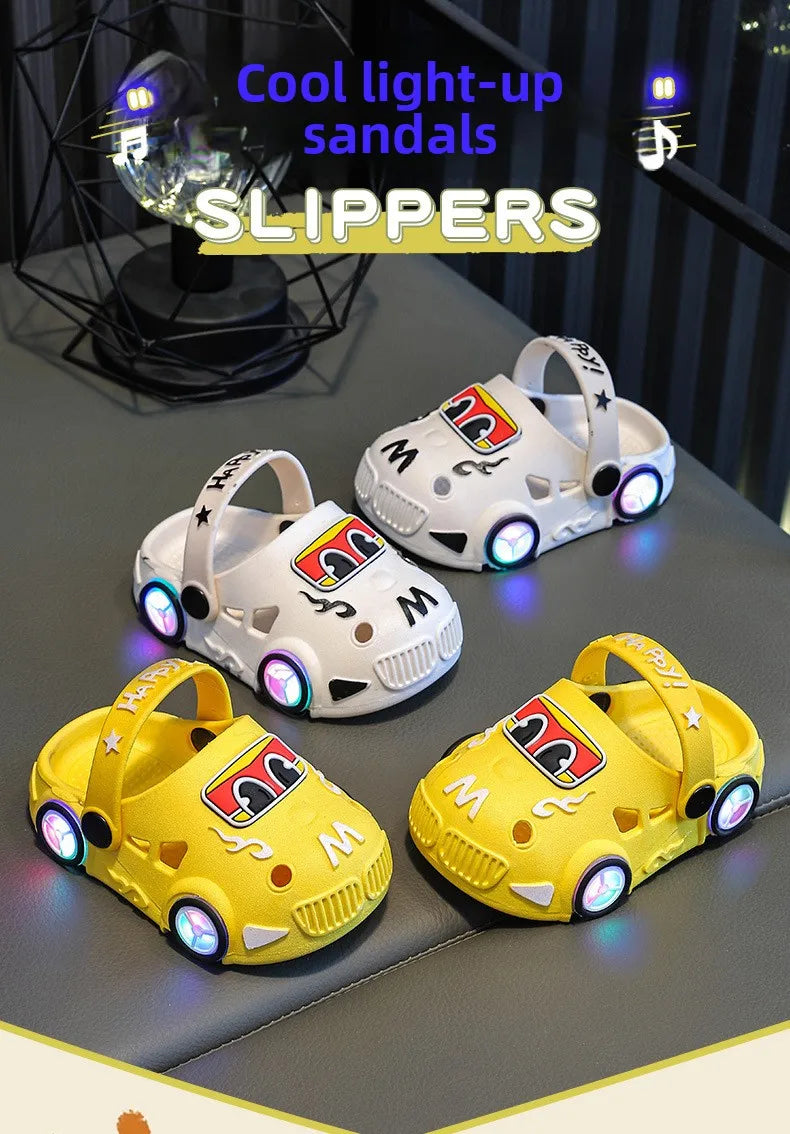 Pantuflas Infantiles Verano 2026, Nuevas Pantuflas de Playa para Niños con Forma de Auto, con Ruedas que se Iluminan, Antideslizantes y con Suela Suave