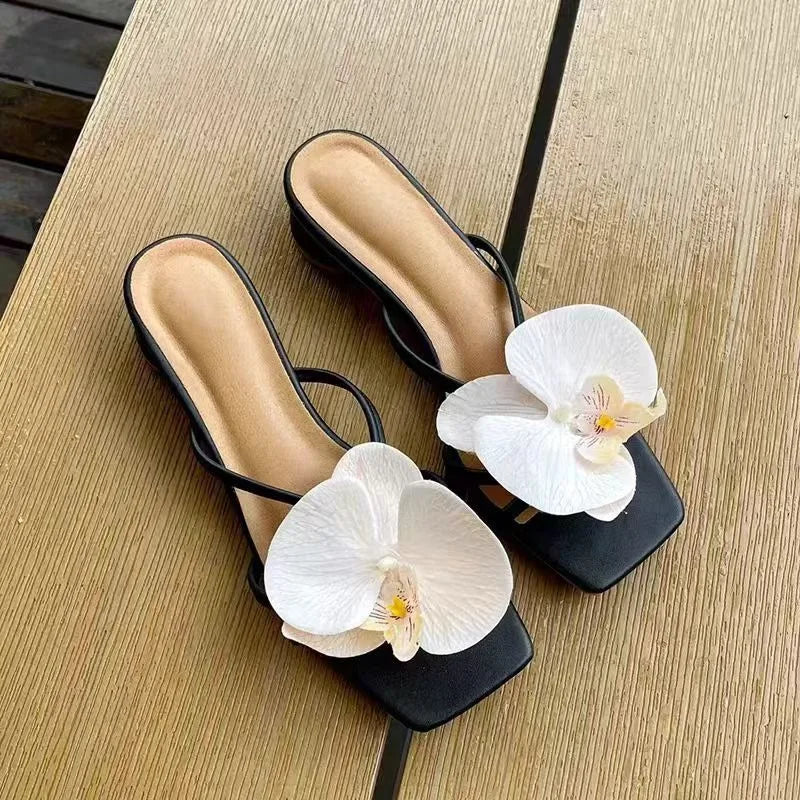Sandalias de mujer 2025, nuevas sandalias poco profundas, zapatos informales de moda de alta calidad para mujer, sandalias elegantes de diseñador con flores para mujer