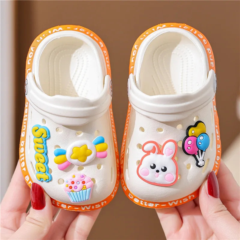 Zapatos de verano para niños, sandalias con agujeros, zapatos para niños, zapatillas suaves antideslizantes con diseño de dibujos animados, zapatos de bebé con agujeros, playa de arena para niños y niñas