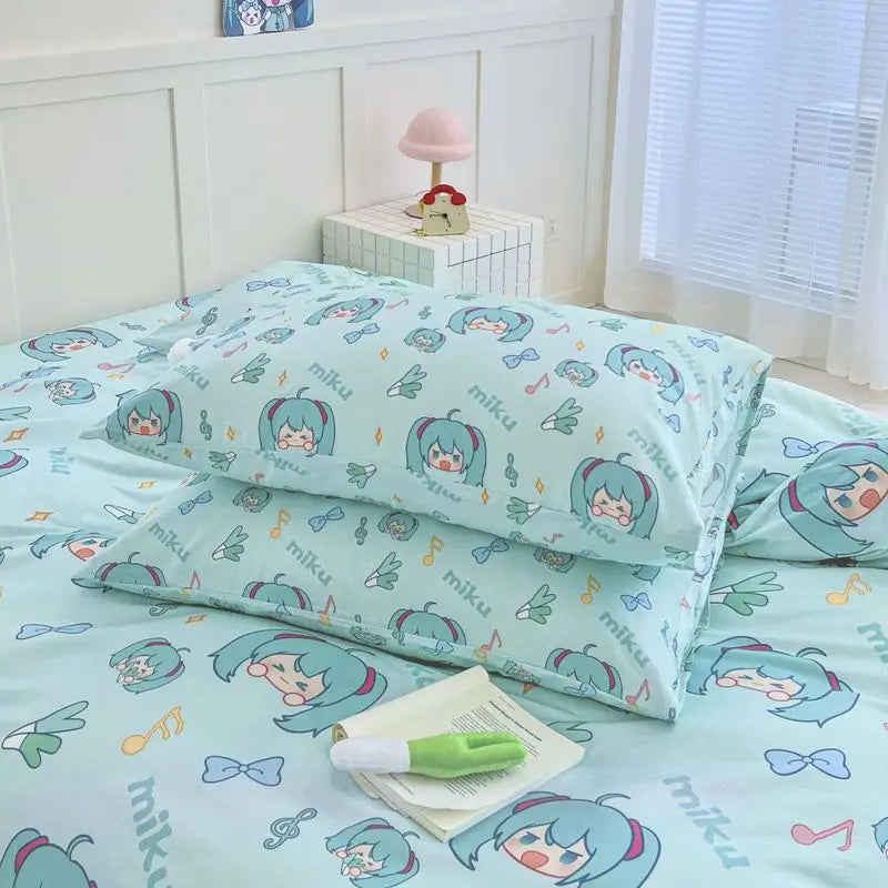 Nuevo Juego de cama Miku de 4 piezas totalmente de algodón para niñas, sábanas bonitas de dibujos animados de Anime, juego de cama para dormitorio de estudiantes, fundas de almohada, funda nórdica