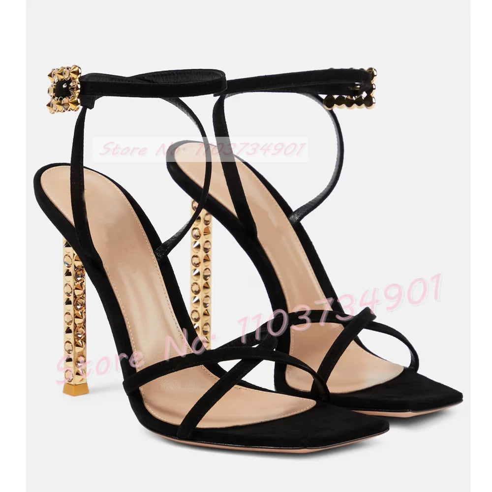 Sandalias de tacón de Metal con remaches para mujer, zapatos de tacón de aguja con hebilla de cinturón, punta cuadrada, correa en el tobillo, sandalias elegantes de fiesta de lujo Sexy
