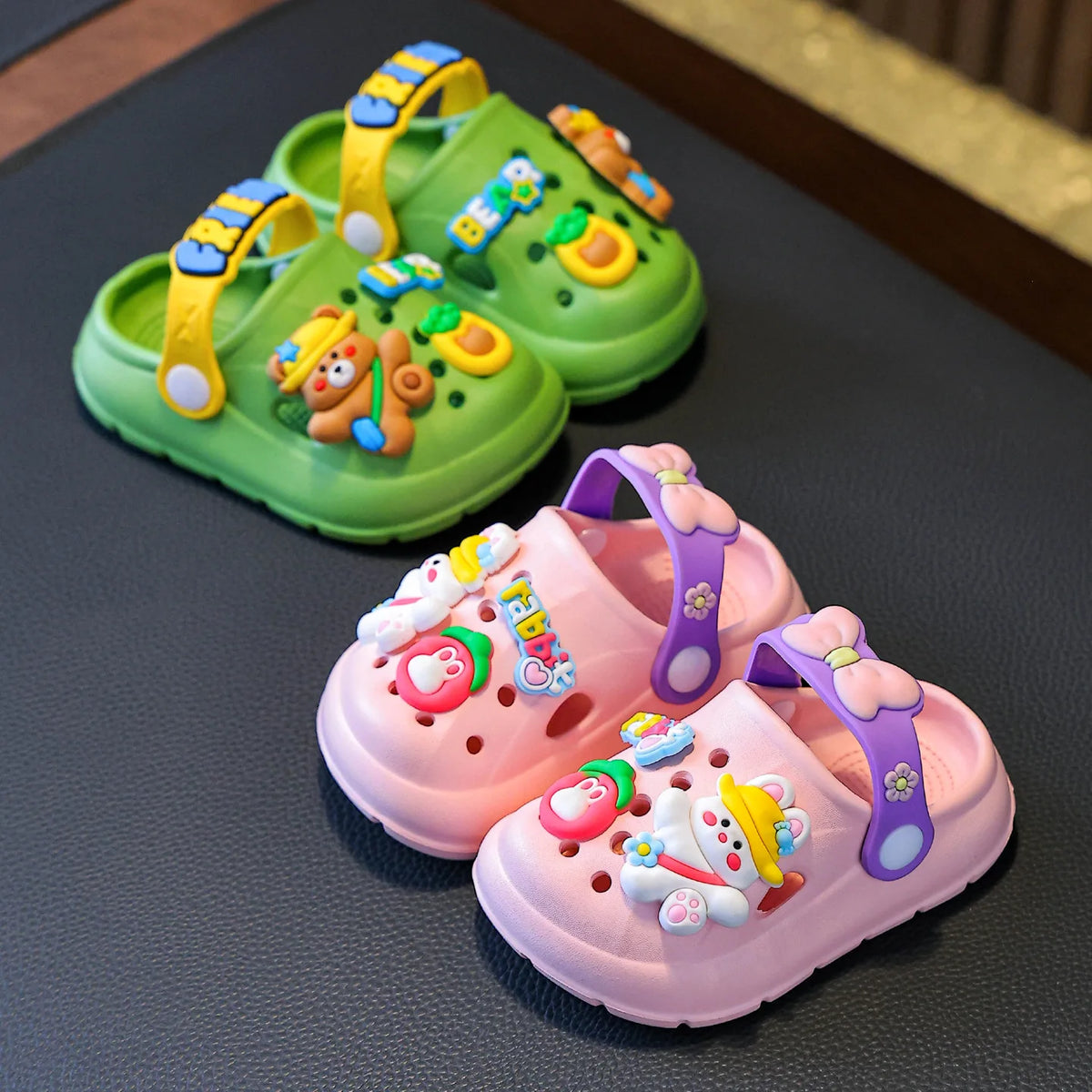 Zapatos de jardín con dibujos de conejitos para niñas, zuecos de suela blanda para bebé, sandalias transpirables antideslizantes para interiores y exteriores, sandalias de playa a la moda