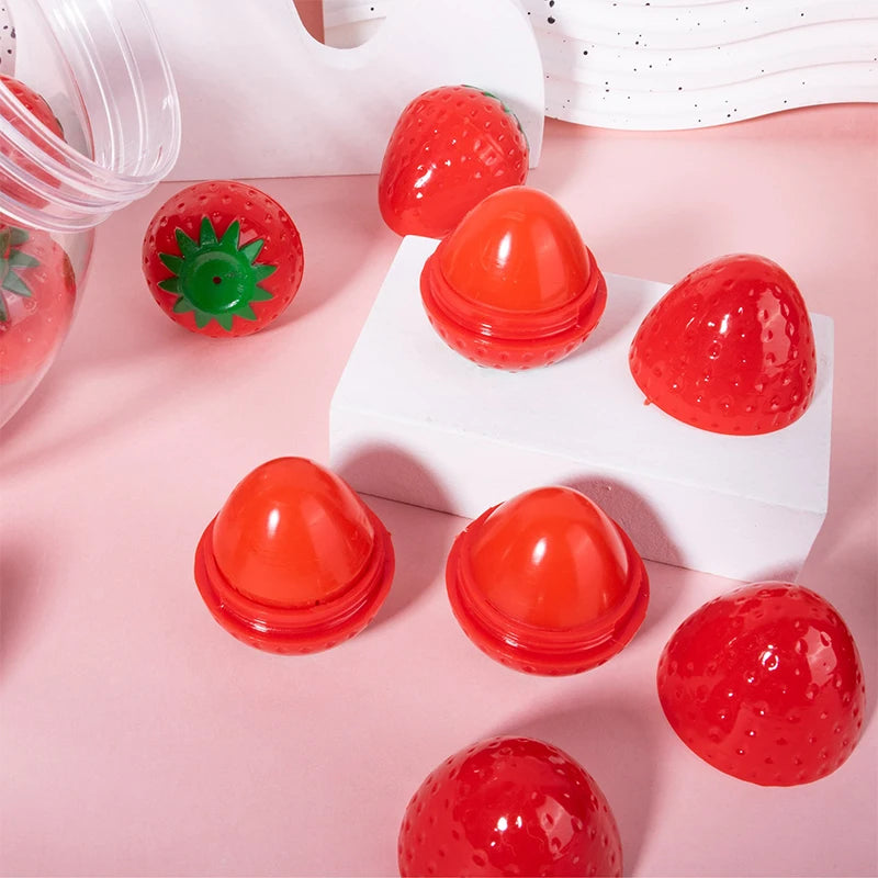 Bálsamo Labial de Fresa, 1/4 Piezas, Hidratante de Larga Duración, Repara y Humecta, Lápiz Labial Rojo con Diseño de Frutas, Cuidado Labial para Labios Secos, Cosméticos