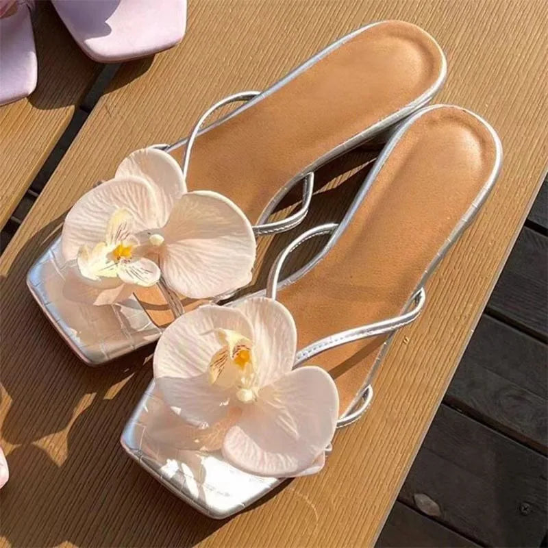 Sandalias de mujer 2025, nuevas sandalias poco profundas, zapatos informales de moda de alta calidad para mujer, sandalias elegantes de diseñador con flores para mujer