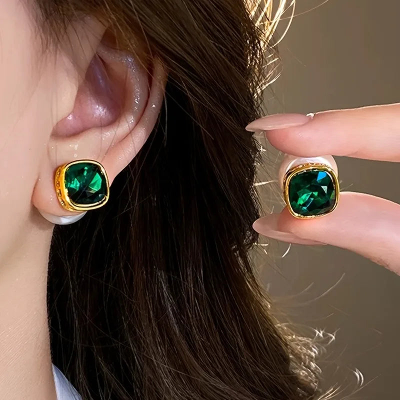 Pendientes de diseño cuadrado geométrico elegante retro con incrustaciones de circonita verde para ocasiones diarias y de fiesta de mujer
