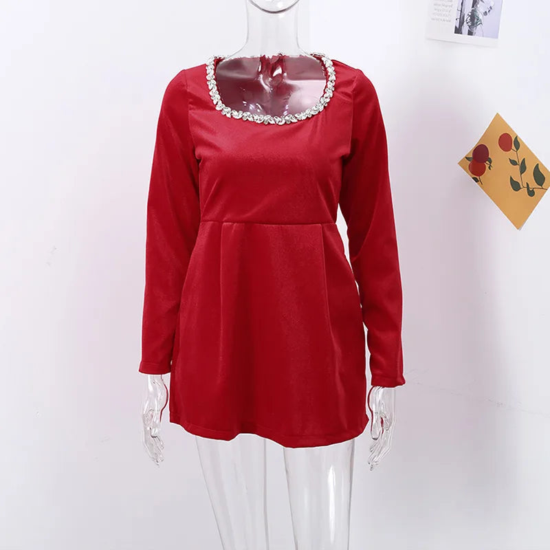 Vestidos elegantes lisos con cuello de pico para mujer, minivestidos femeninos de terciopelo rojo con tirantes y espalda descubierta, moda de línea A para fiesta de otoño 2024