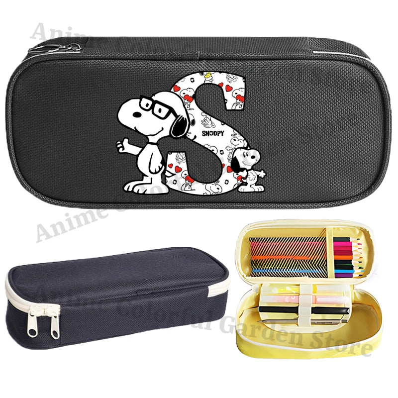 Estuche de Lápices de Gran Capacidad con Diseño de Snoopy para Estudiantes, Estuche de Lápices con Letras de la A a la Z Estampadas, Estuche de Almacenamiento de Papelería de Moda para Niños y Niñas