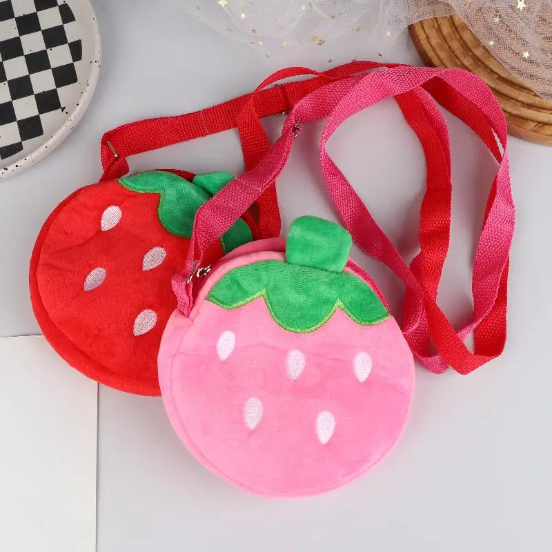 Adorable bolso bandolera de felpa de fresa de dibujos animados para niños y adultos