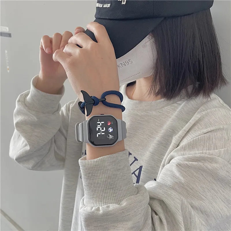 Reloj Deportivo para Niños, Relojes Digitales LED, Correa de Silicona de Fútbol, Reloj de Pulsera Electrónico Impermeable para Niños y Niñas, Regalos