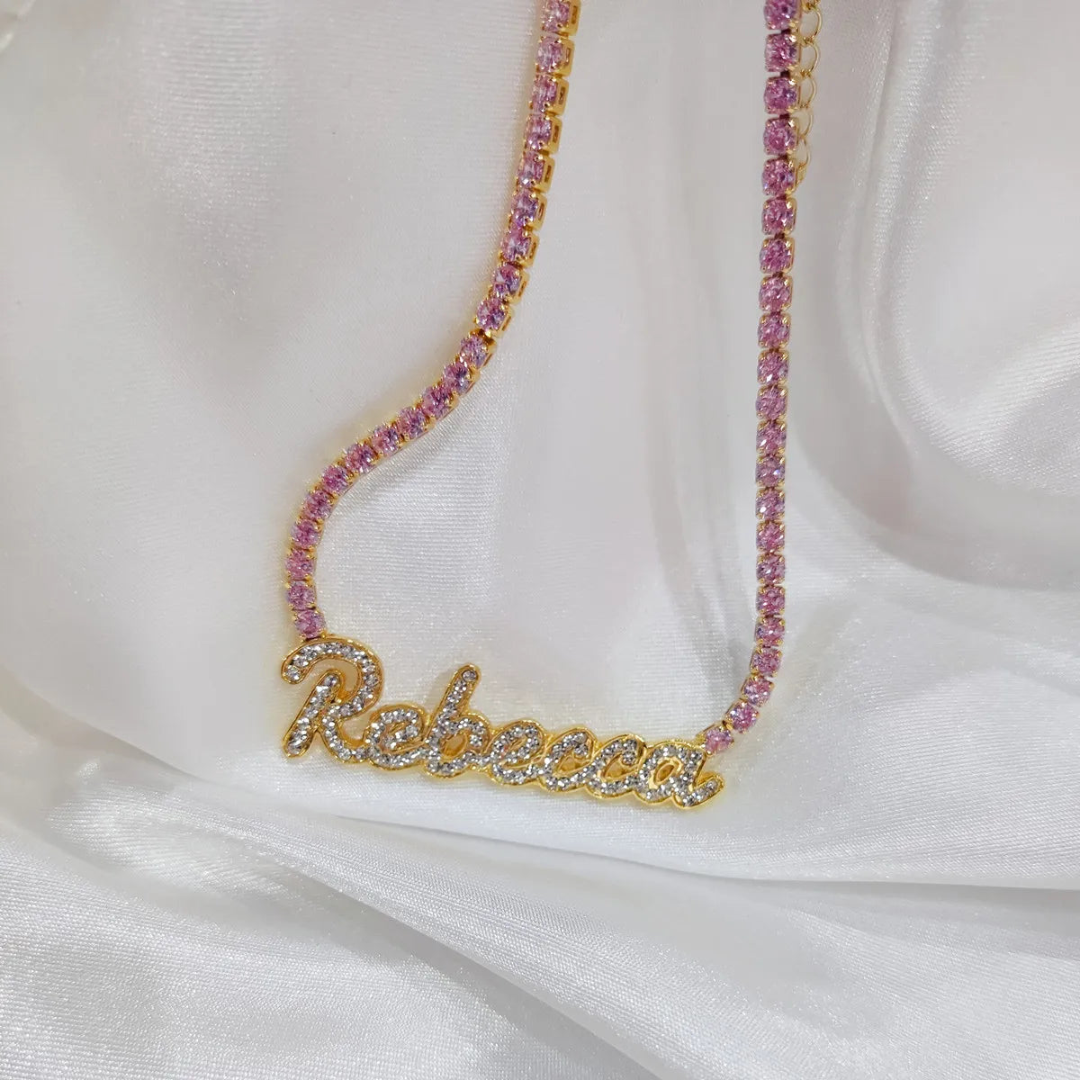 DUOYING, collar con placa con nombre de seda personalizado con cadena de tenis, collar con letras de contorno pavimentado personalizado para mujer, collar con nombre