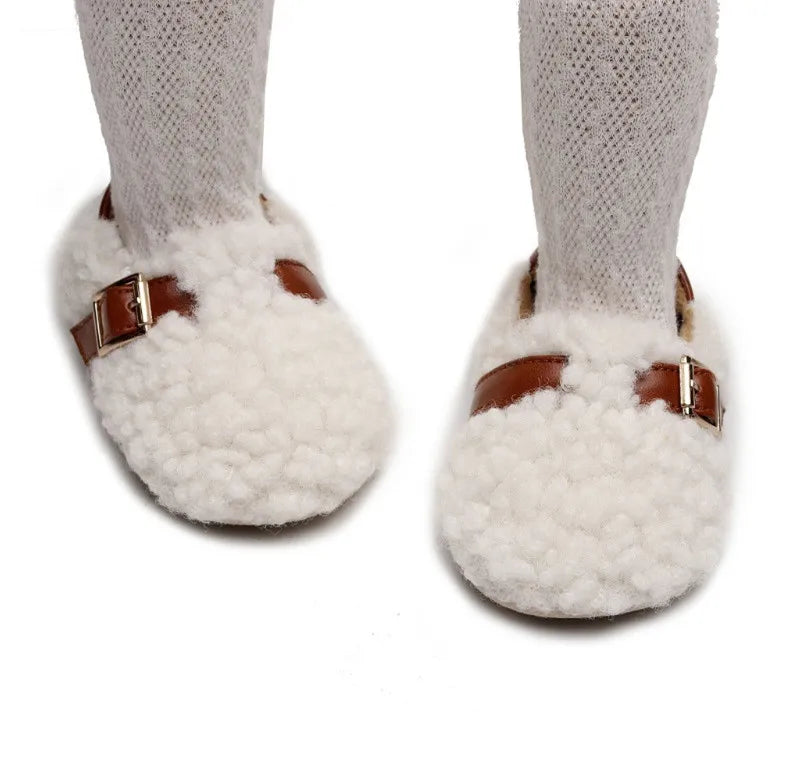 Zapatos para caminar estilo INS para bebés, niños y niñas, primeros pasos, de felpa, gruesos, suaves, cálidos, para invierno y otoño, zapatos de moda