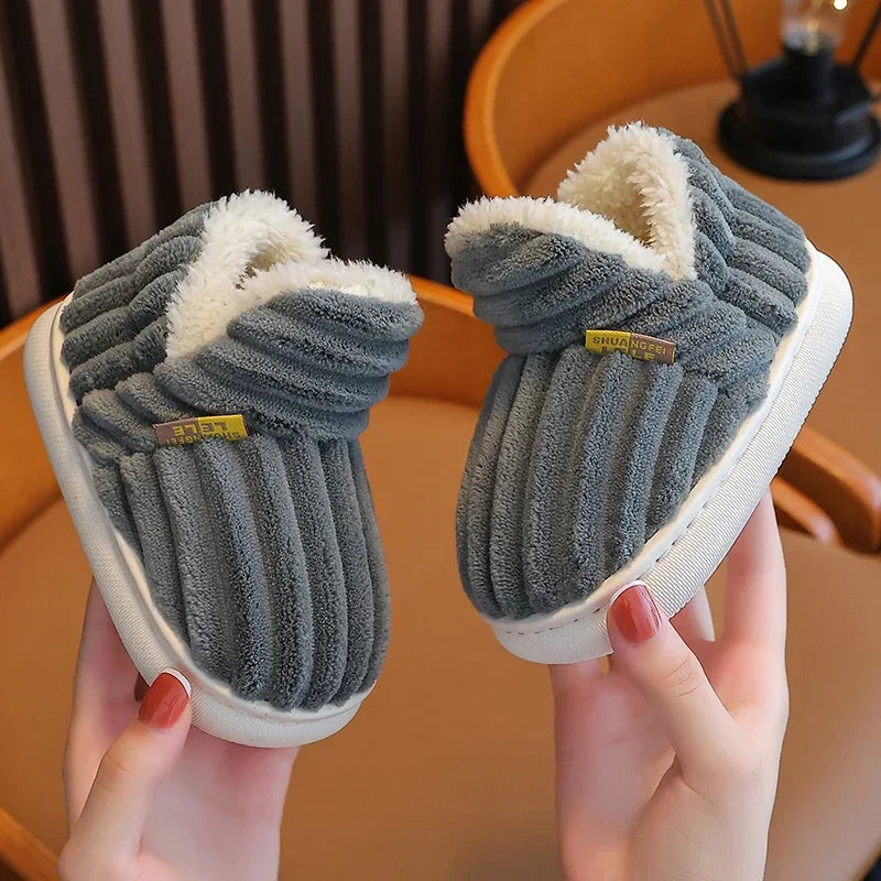 Nuevas zapatillas de felpa a rayas sencillas de invierno, suela suave antideslizante para niños y niñas, zapatos cálidos de algodón para el hogar