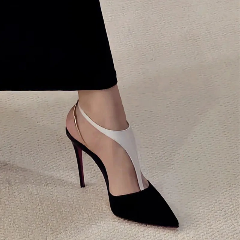 Sandalias de tacón fino con punta en pico y diseño de bloques de color negro y dorado, estilo socialité en forma de T, novedad de otoño e invierno