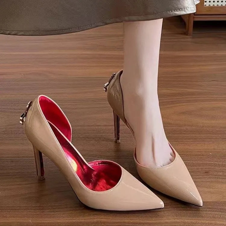 Zapatos de tacón alto dorados con diseño de cetro y punta abierta para mujer, tacones delgados con estampado en negro, talla 43, de charol, zapatos individuales.