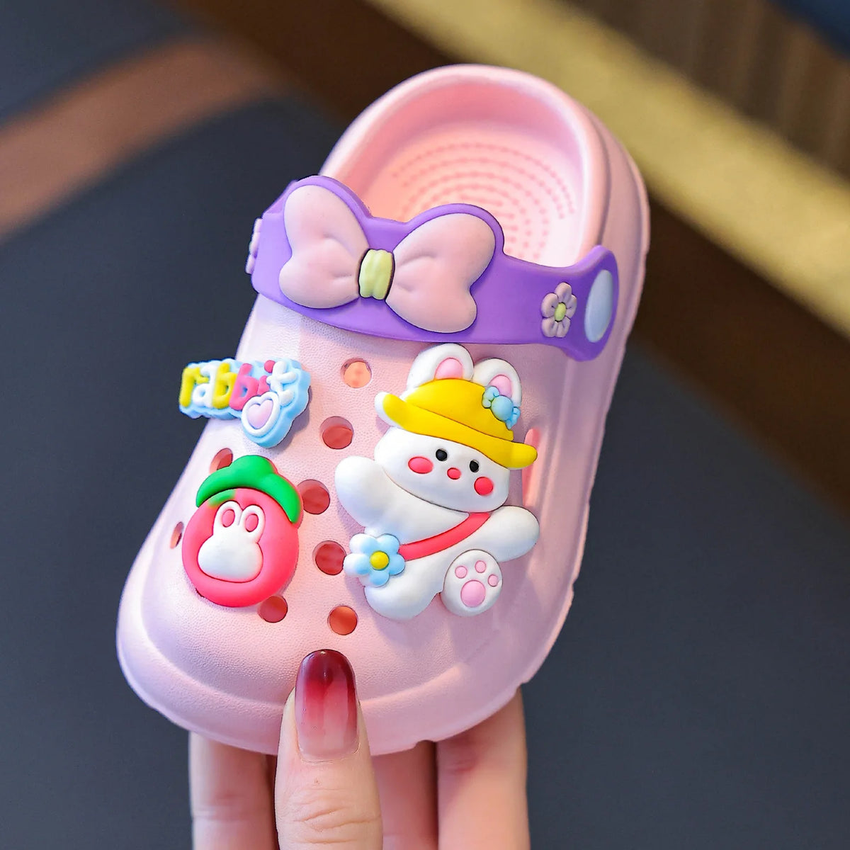 Zapatos de jardín con dibujos de conejitos para niñas, zuecos de suela blanda para bebé, sandalias transpirables antideslizantes para interiores y exteriores, sandalias de playa a la moda