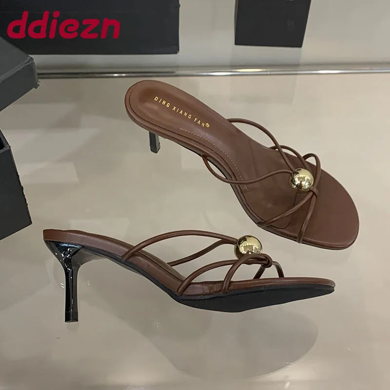 Zapatillas de tacón fino para mujer, sandalias de moda con punta redonda y tacón alto, novedad 2026