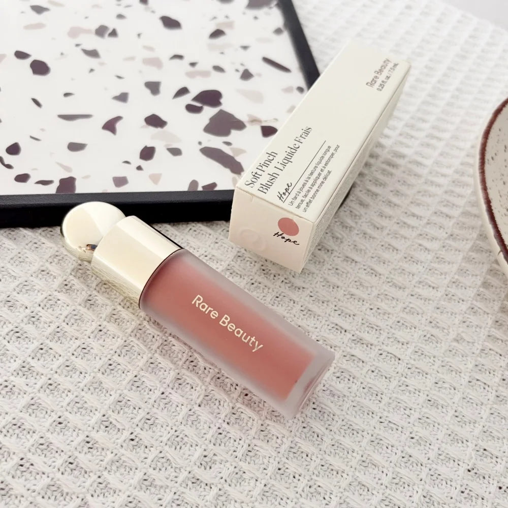 Rubor Líquido Soft Pinch de Rare Beauty, Sedoso, Ligero, Transpirable, de Larga Duración, Maquillaje Voluminizador, Hope Love Virtue Happy Wonder Worth