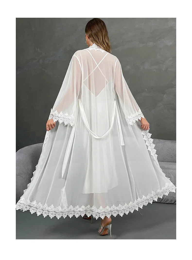Conjunto de camisón y bata de encaje Sexy para mujer, camisón blanco de seda helada con tirantes, lencería, novedad de verano, ropa de dormir para el hogar