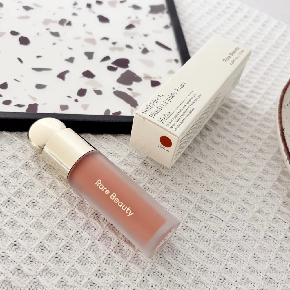 Rubor Líquido Soft Pinch de Rare Beauty, Sedoso, Ligero, Transpirable, de Larga Duración, Maquillaje Voluminizador, Hope Love Virtue Happy Wonder Worth