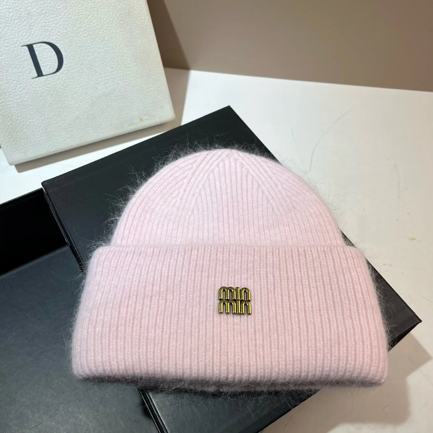 Gorro de invierno con letras, gorro tejido de piel de conejo cálido y frío, gorro grueso con protección para los oídos de Angora, gorros suaves y cálidos para mujer