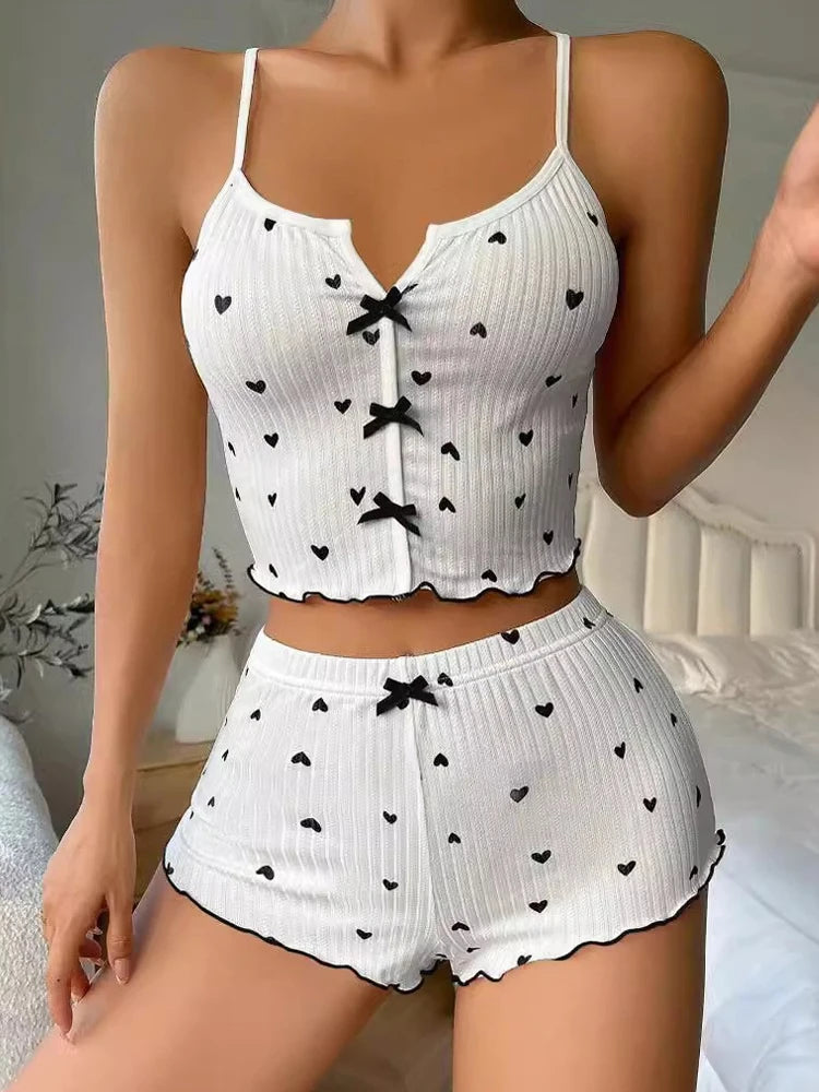 Ropa de dormir Sexy para mujer, conjunto de pijamas con estampado de corazón de seda, cuello en V, sin mangas, camisola informal, conjuntos de Top y pantalones cortos, traje para casa, ropa de descanso