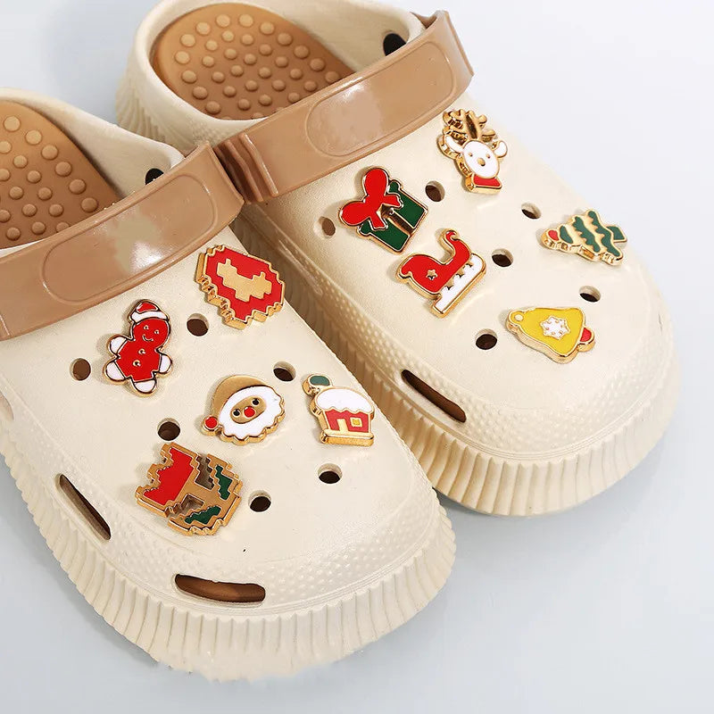 10 Uds. Nueva serie navideña, adornos para zapatos con agujeros, bonitos zapatos de Reno de dibujos animados, hebilla DIY, accesorios para zapatos con agujeros 3D