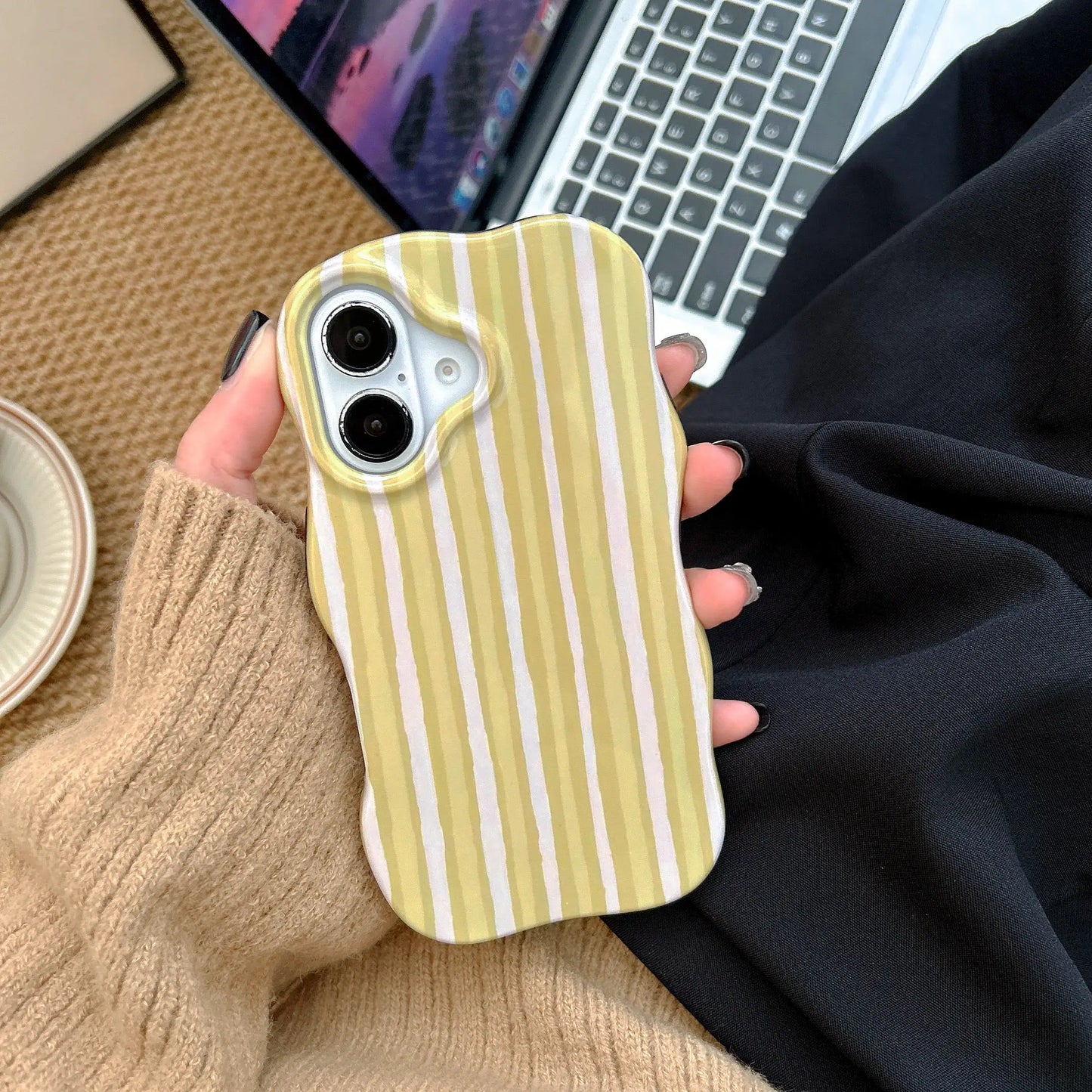 Funda de teléfono de rayas brillantes 2 en 1 a la moda para iPhone 13, 14, 15 16 Pro Max, bordes ondulados, tacto cómodo, carcasa trasera dura y delgada