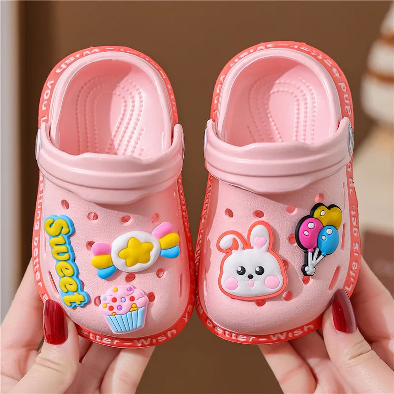 Zapatos de verano para niños, sandalias con agujeros, zapatos para niños, zapatillas suaves antideslizantes con diseño de dibujos animados, zapatos de bebé con agujeros, playa de arena para niños y niñas