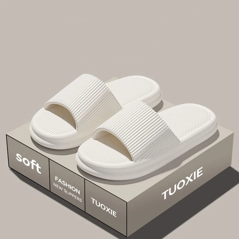 Zapatillas de EVA concisas de verano para mujer, chanclas suaves para el hogar para parejas, sandalias antideslizantes para baño, zapatos cómodos para la playa al aire libre para adultos