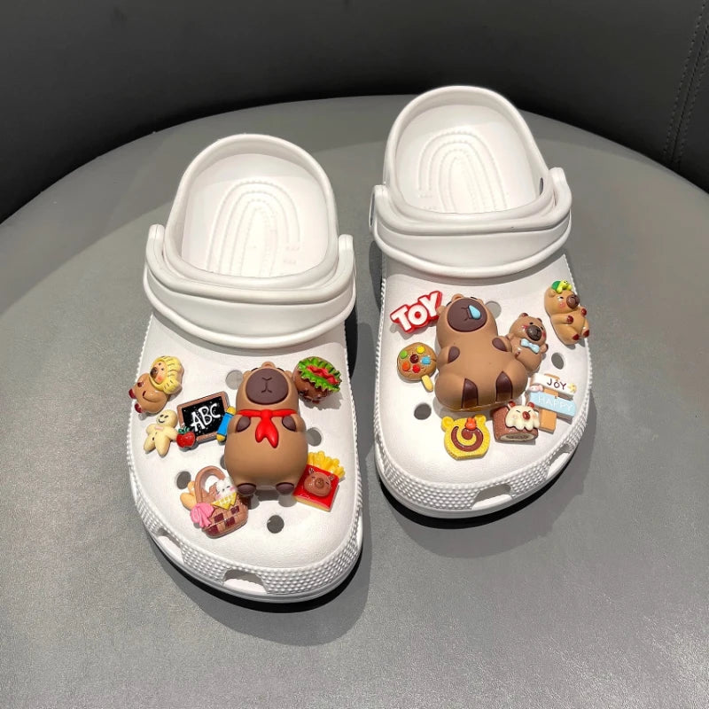 Bonito juego de dijes para zapatos de capibara con tema de comida, accesorios, decoraciones de plástico, sandalias de verano desmontables para regalos de fiesta