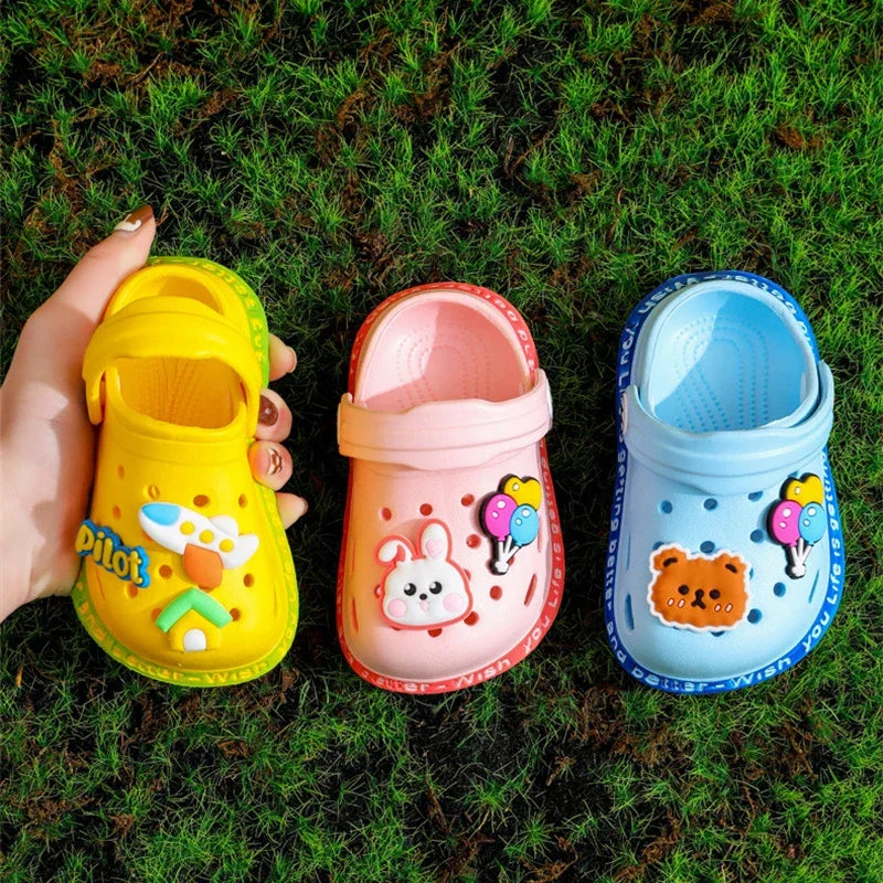 Sandalias de verano para niñas, niños, niñas, sandalias de dibujos animados para bebés, tacón plano, zapatillas suaves sólidas de dibujos animados, calzado para jardín para niños
