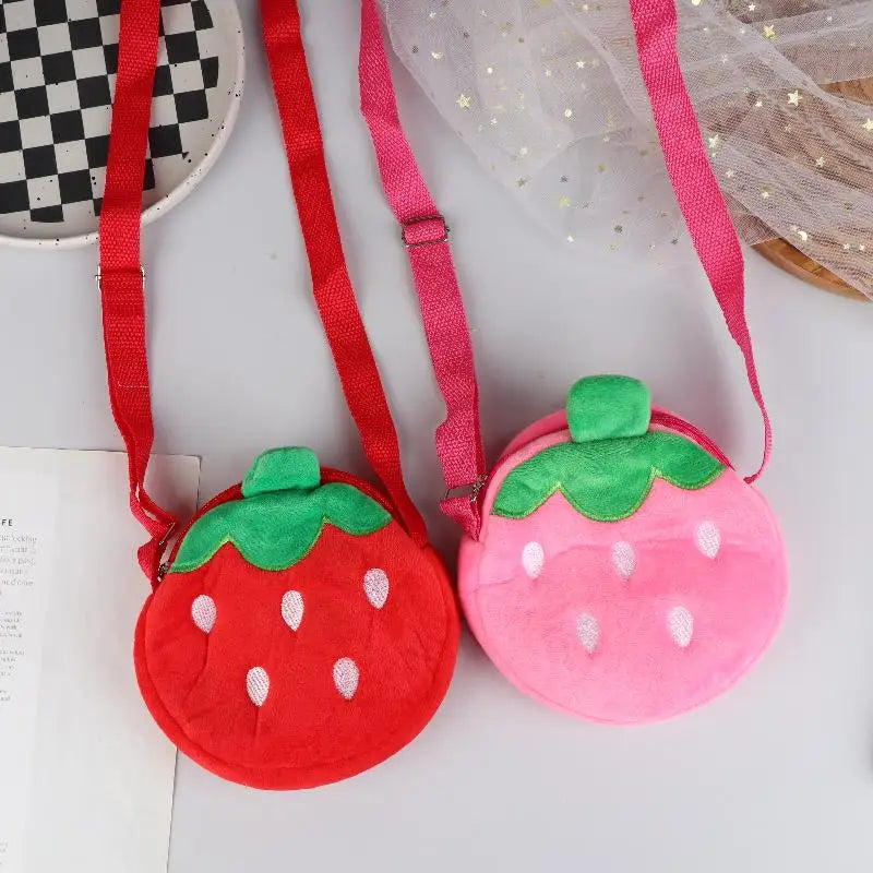 Adorable bolso bandolera de felpa de fresa de dibujos animados para niños y adultos