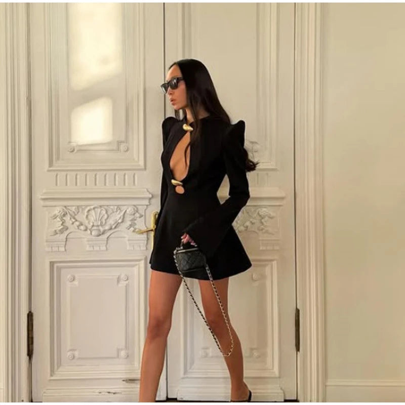 Minivestido negro ahuecado para mujer, vestido Sexy de corte en A con cuello redondo y manga larga, vestidos cortos ceñidos en la cintura, bata elegante para fiesta y discoteca 2025