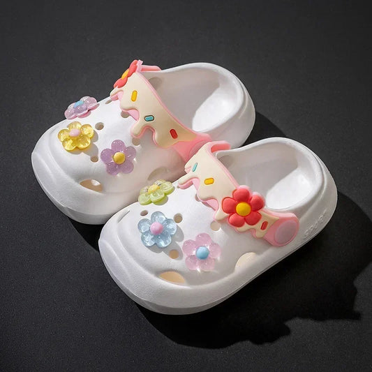 Zapatillas de verano para niños, nuevas sandalias de suela blanda con flores bonitas para bebés, sandalias antideslizantes suaves para interiores para niñas, zapatos con agujeros, zapatos de playa para niños