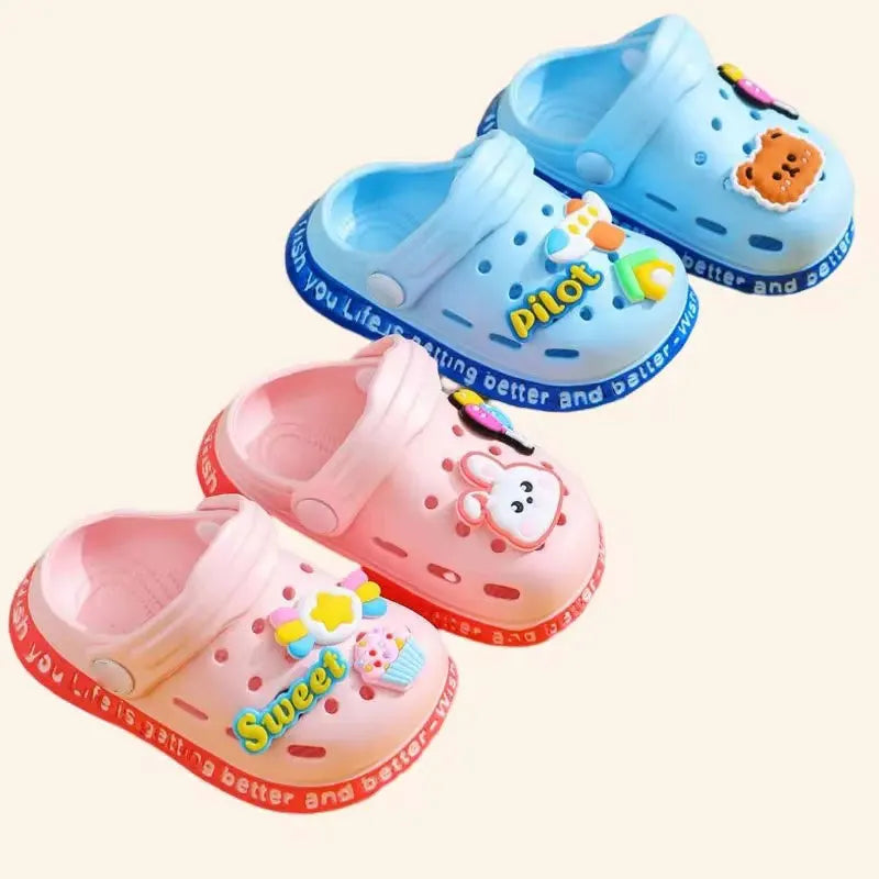 Zapatos de verano para niños, sandalias con agujeros, zapatos para niños, zapatillas suaves antideslizantes con diseño de dibujos animados, zapatos de bebé con agujeros, playa de arena para niños y niñas