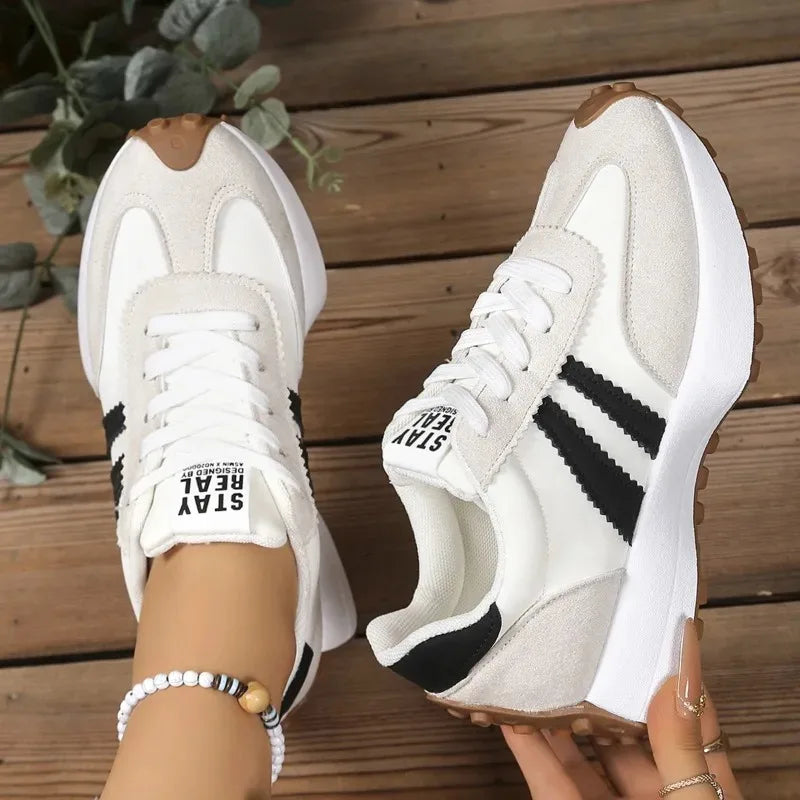 Zapatillas de deporte de mujer con suela gruesa de primavera 2026, nuevas zapatillas informales de cuero con retales, zapatos cómodos informales para exteriores para mujer, zapatos de mujer