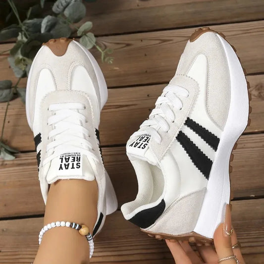 Zapatillas de deporte de mujer con suela gruesa de primavera 2026, nuevas zapatillas informales de cuero con retales, zapatos cómodos informales para exteriores para mujer, zapatos de mujer