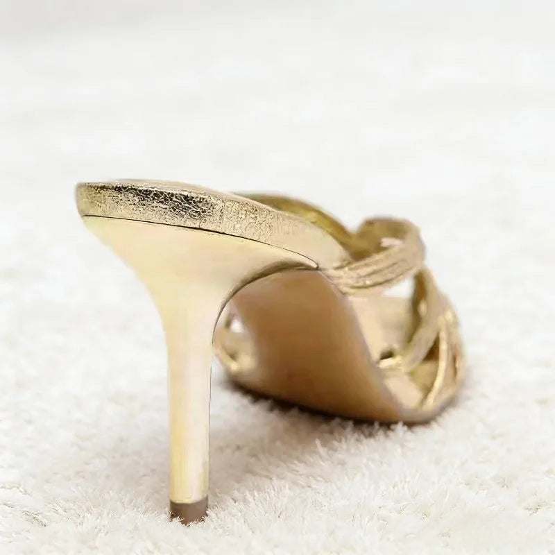 Zapatillas de tacón alto de marca con diseño de banda estrecha dorada, sandalias deslizantes de tacón fino con punta estrecha a la moda para mujer, zapatos elegantes para vestido de banquete
